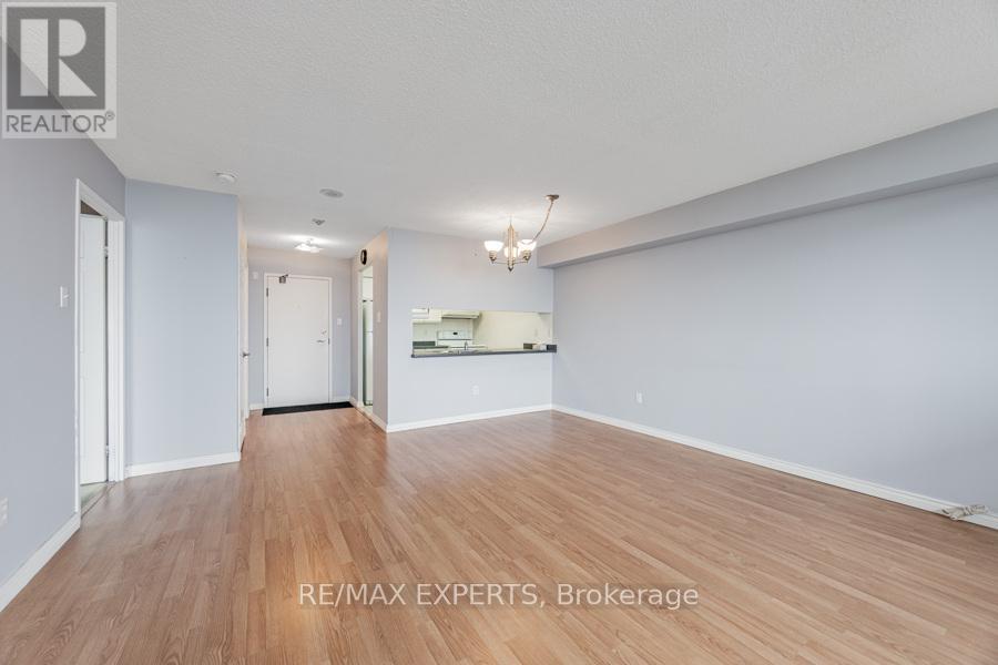 12 Laurelcrest Street, Brampton, Ontario  L6S 5Y4 - Photo 5 - W12580062