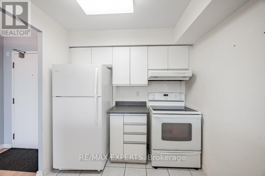 12 Laurelcrest Street, Brampton, Ontario  L6S 5Y4 - Photo 8 - W12580062