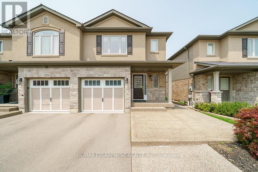 123 WESTBANK TRAIL, Hamilton, Ontario