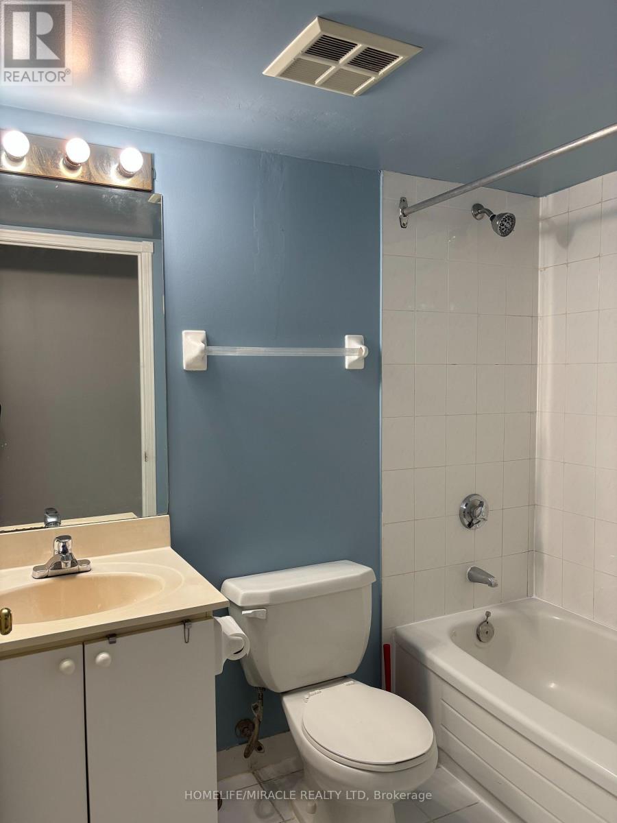 711 - 135 Hillcrest Avenue, Mississauga (Cooksville), Ontario  L5B 4B1 - Photo 15 - W12542800