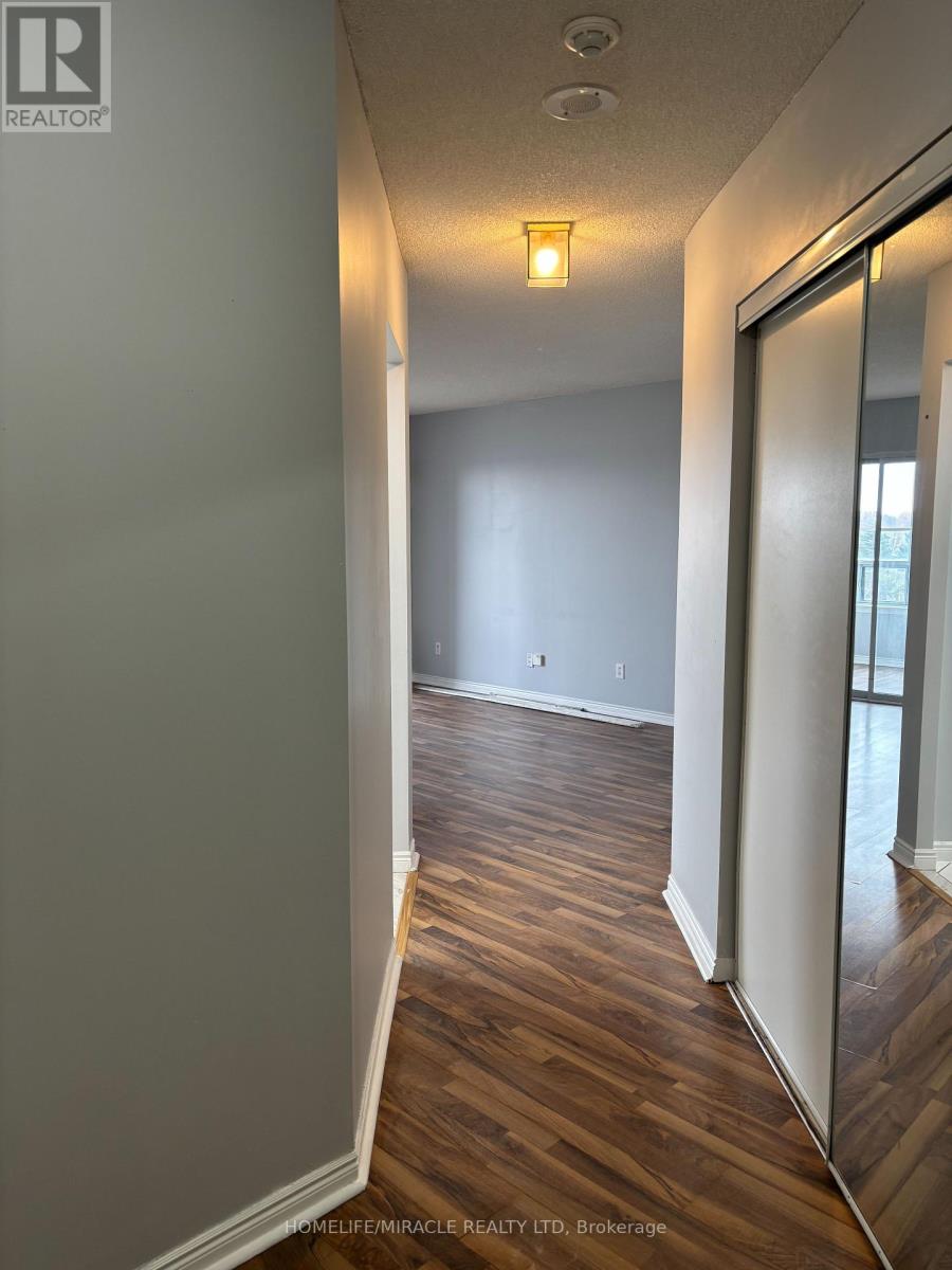 711 - 135 Hillcrest Avenue, Mississauga (Cooksville), Ontario  L5B 4B1 - Photo 6 - W12542800