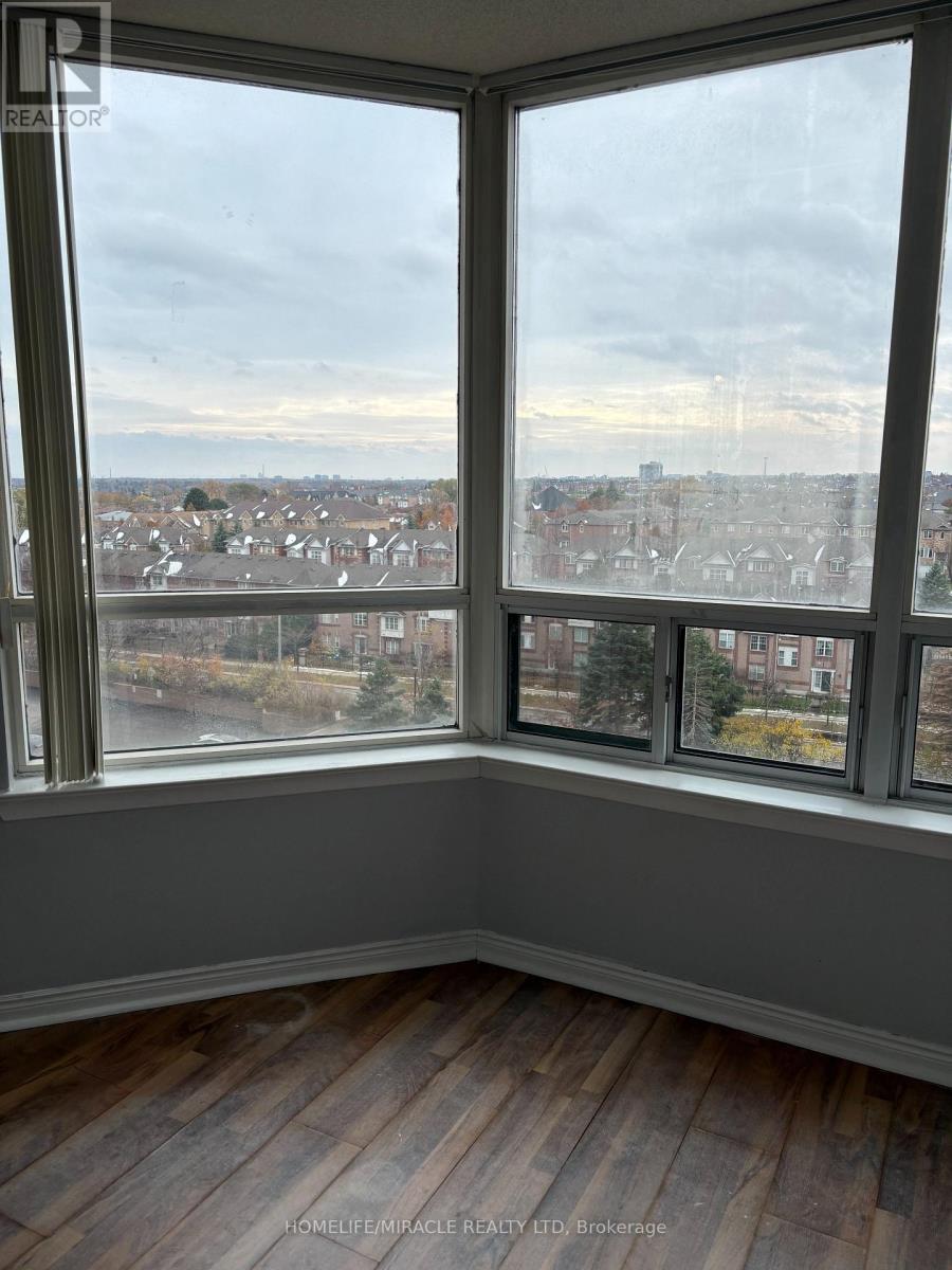 711 - 135 Hillcrest Avenue, Mississauga (Cooksville), Ontario  L5B 4B1 - Photo 8 - W12542800