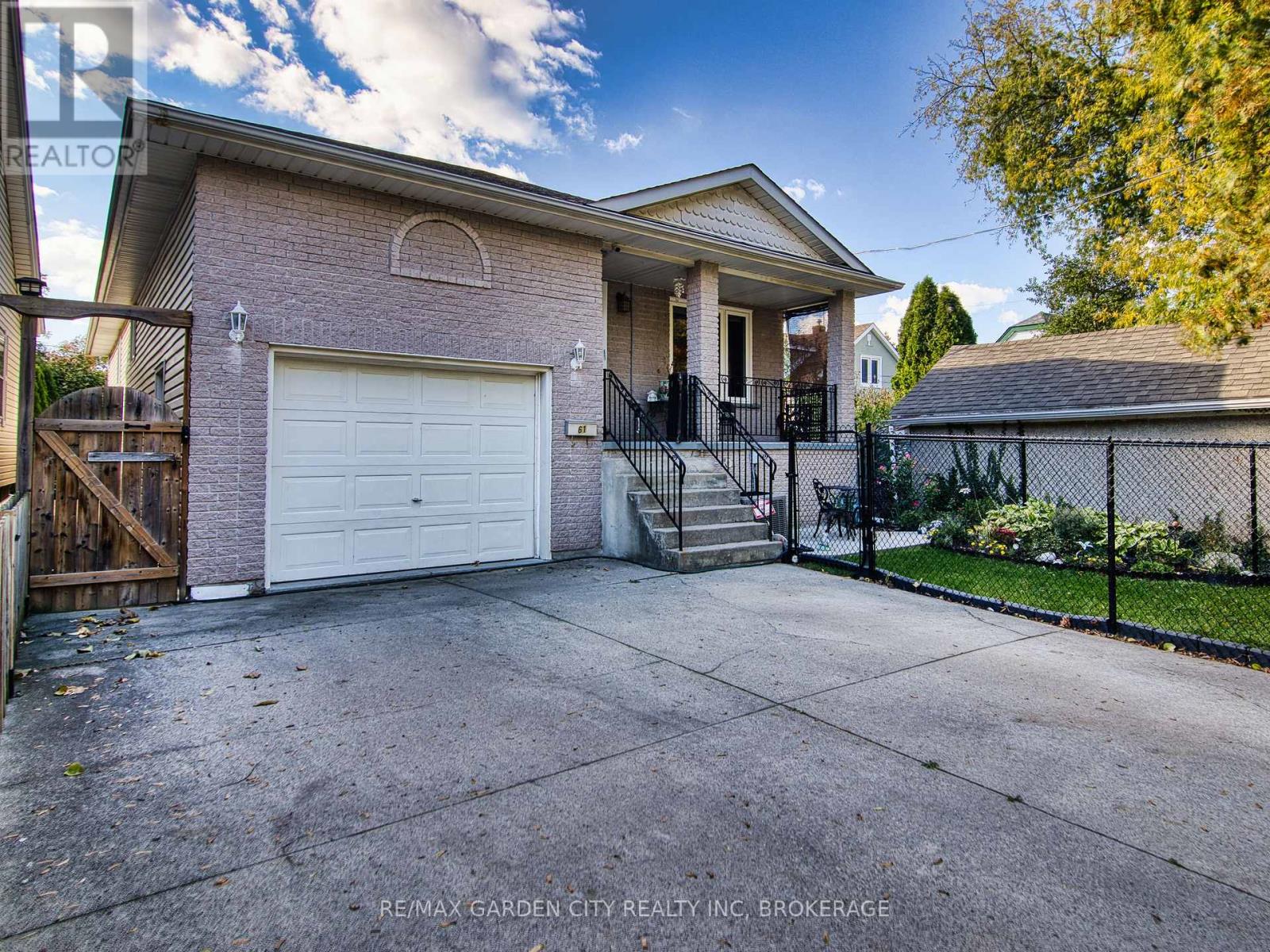 61 Concord Avenue, St. Catharines, Ontario  L2M 5N9 - Photo 2 - X12580168