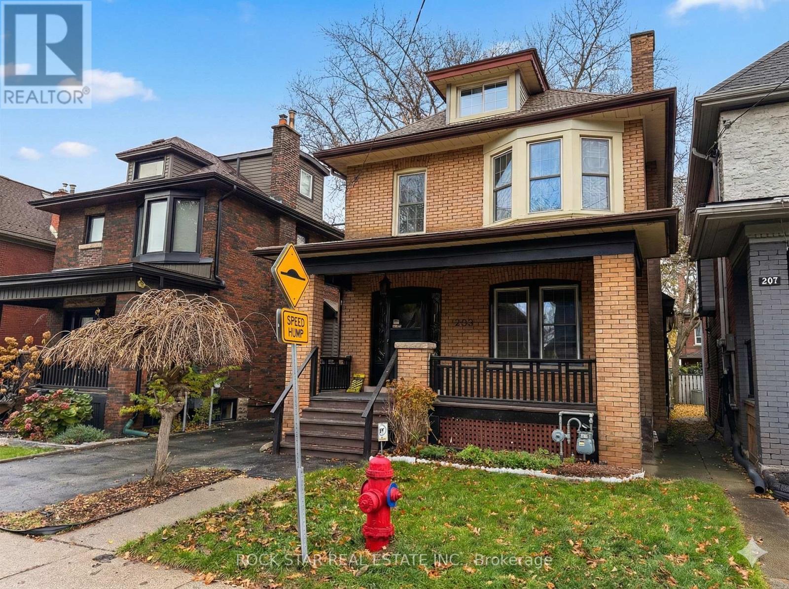 203 Fairleigh Avenue S, Hamilton, Ontario L8M 2K6 - Photo 2 - X12580032