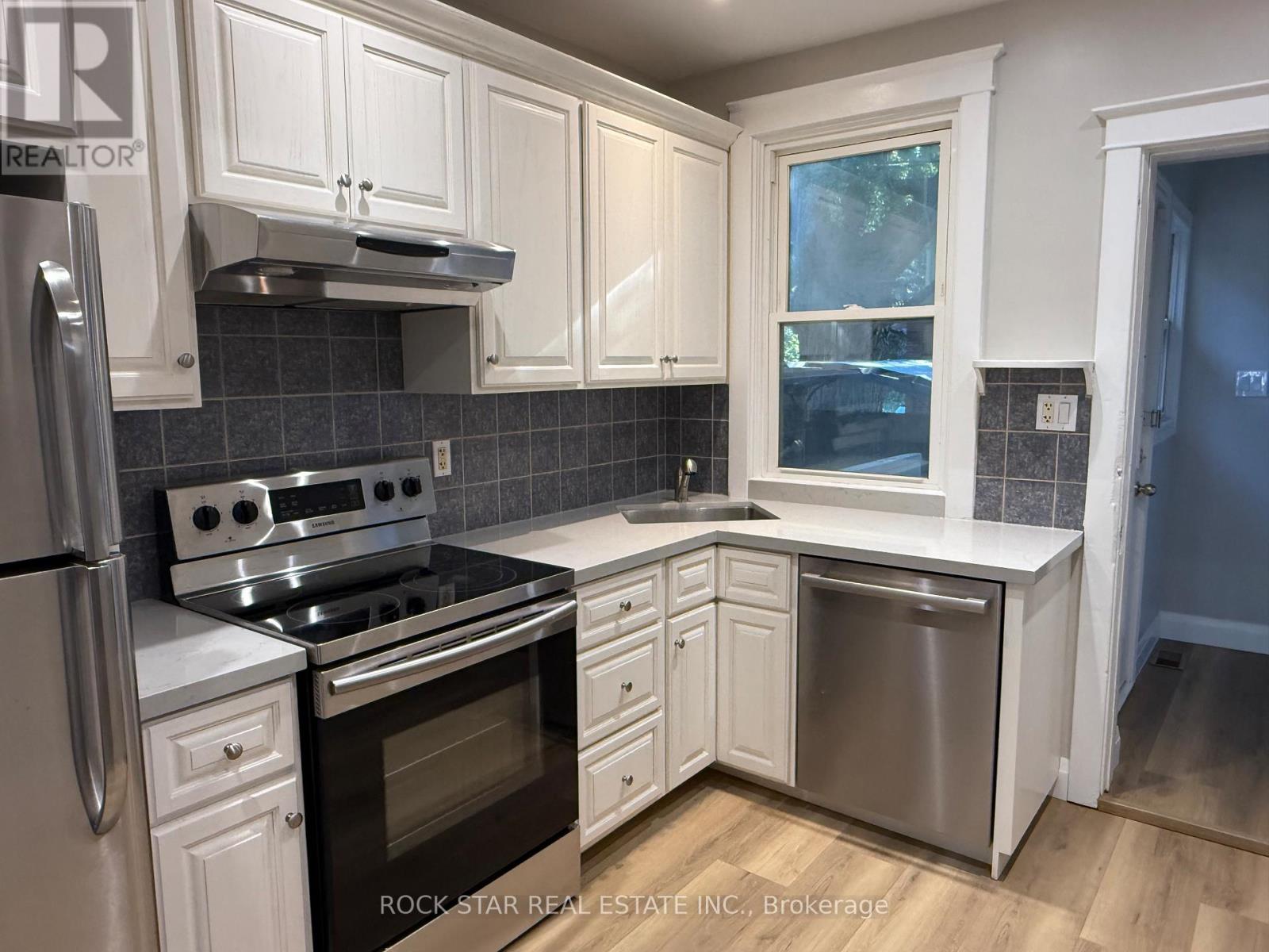 203 Fairleigh Avenue S, Hamilton, Ontario L8M 2K6 - Photo 8 - X12580032