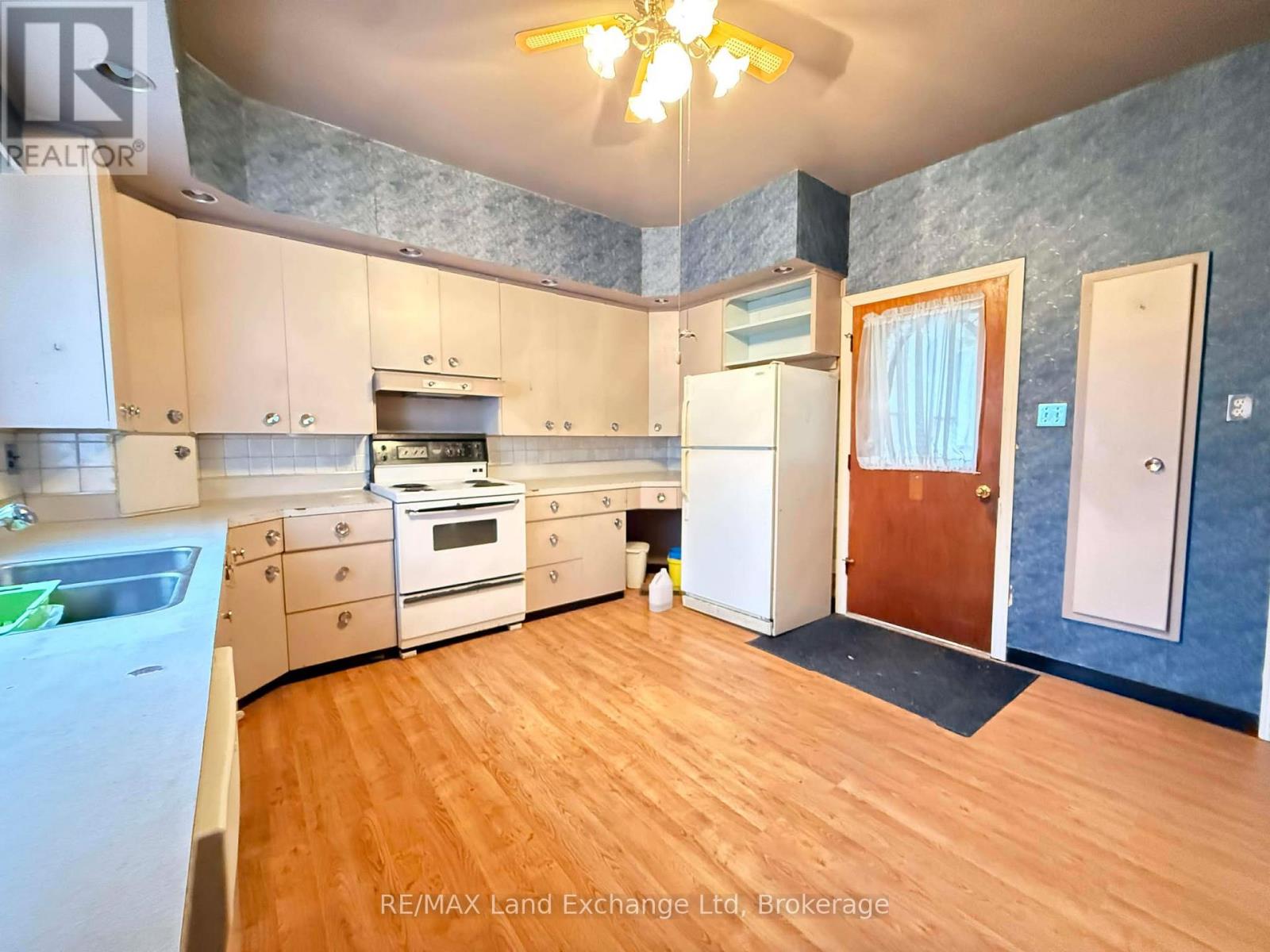 126 Diagonal Road, North Huron, Ontario  N0G 2W0 - Photo 17 - X12580152