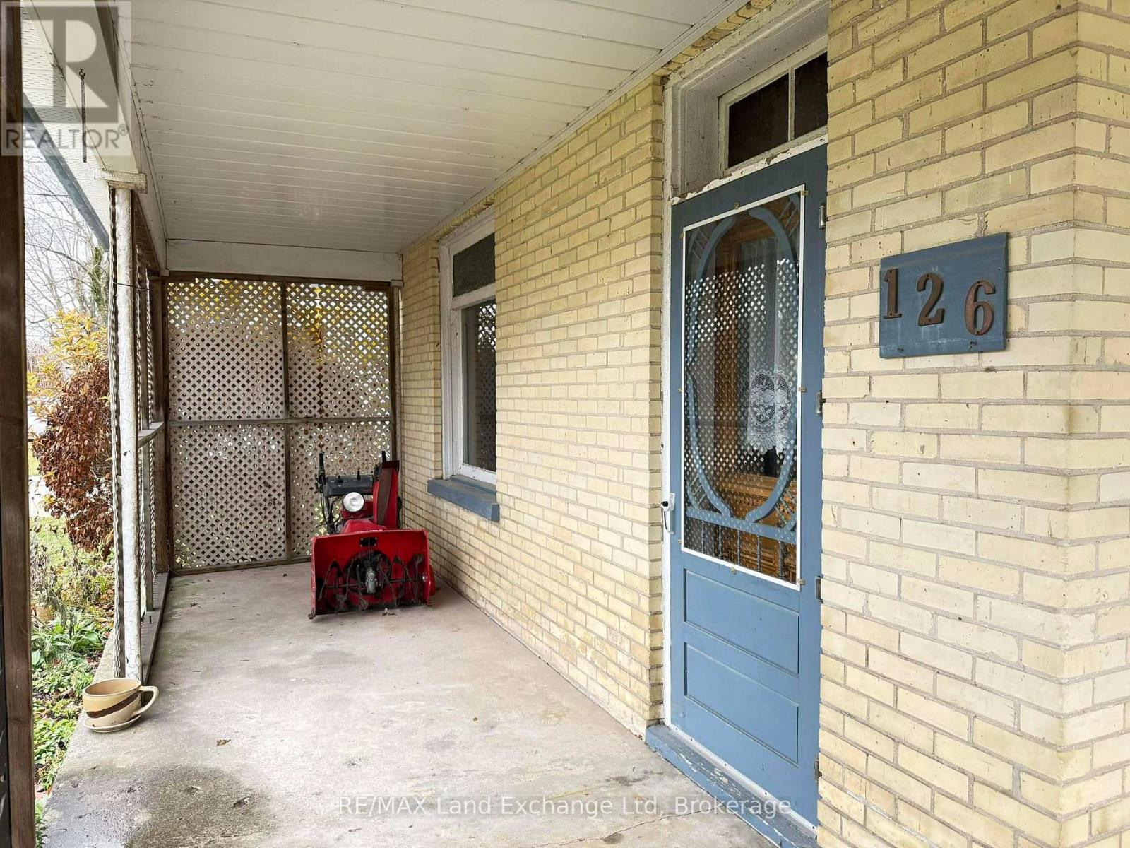126 Diagonal Road, North Huron, Ontario  N0G 2W0 - Photo 4 - X12580152