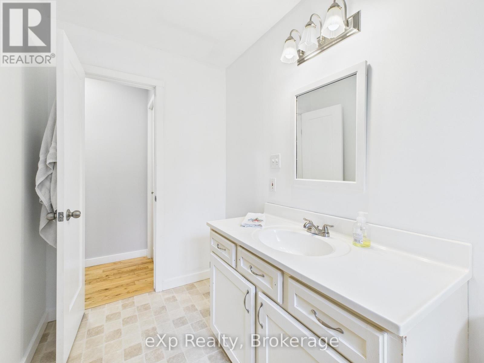 568 Mcnabb Street, Saugeen Shores, Ontario N0H 2L0 - Photo 17 - X12580198