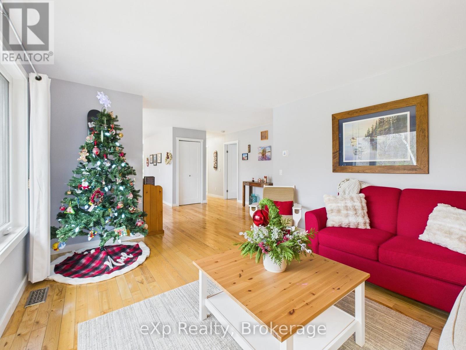 568 Mcnabb Street, Saugeen Shores, Ontario N0H 2L0 - Photo 2 - X12580198