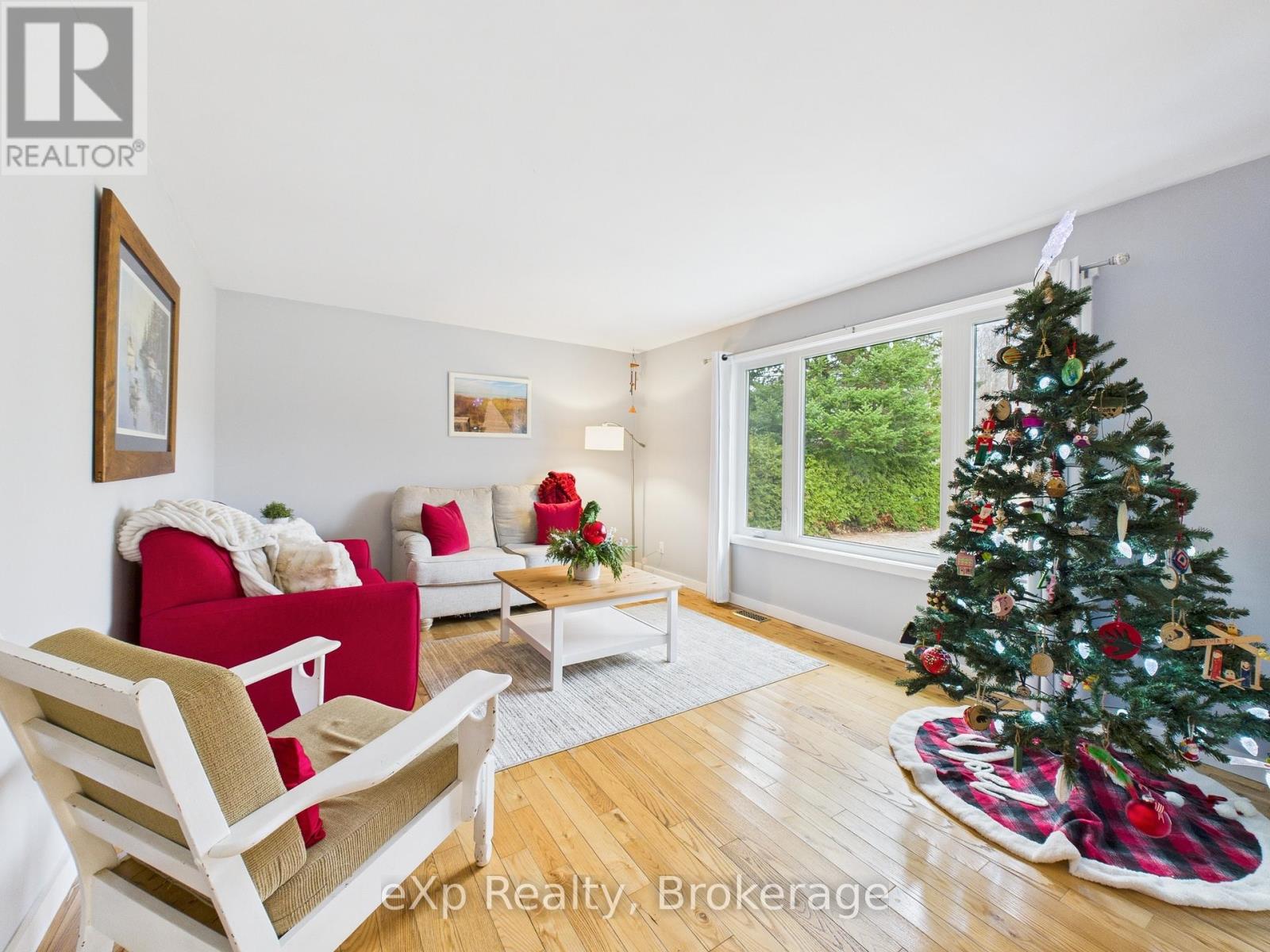 568 Mcnabb Street, Saugeen Shores, Ontario N0H 2L0 - Photo 3 - X12580198