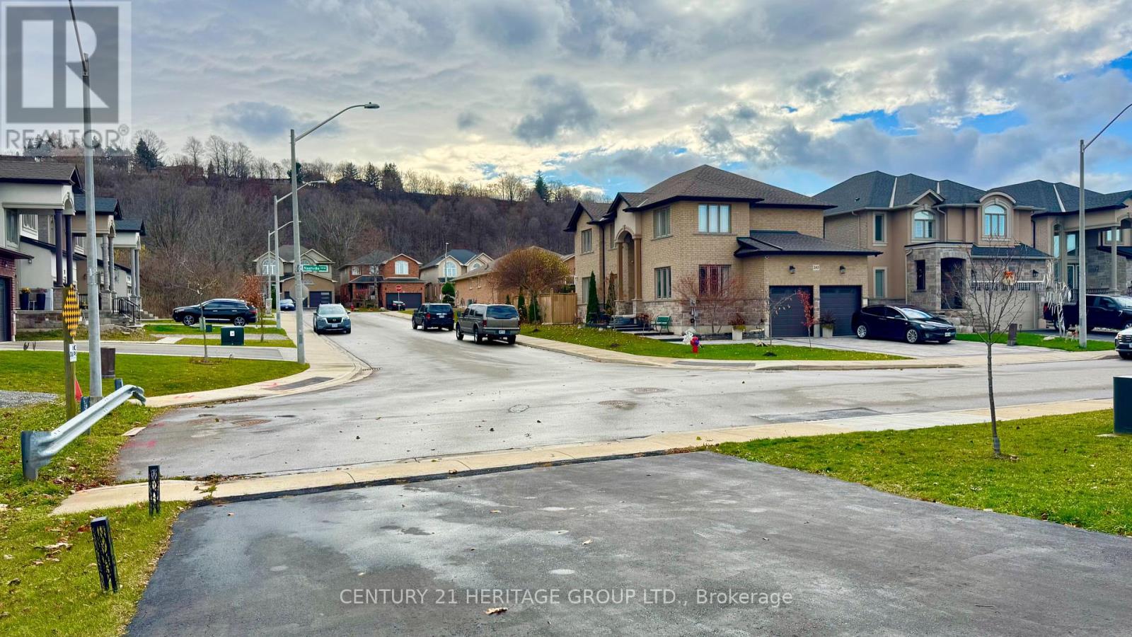 238 Nashville Circle, Hamilton, Ontario L8G 0B5 - Photo 4 - X12571866