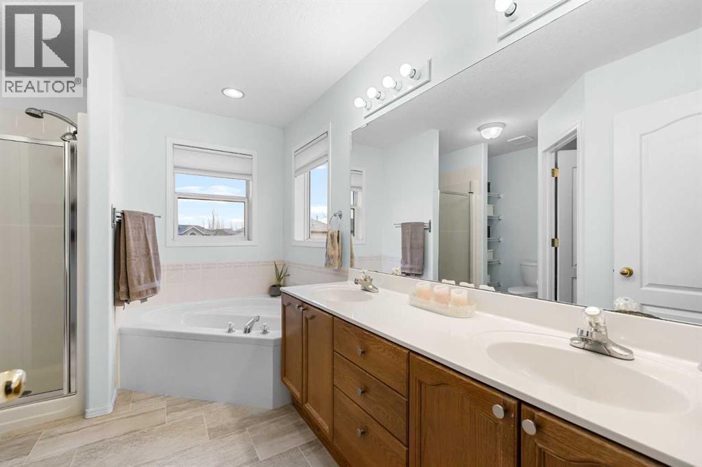 62 Canoe Circle Sw, Airdrie, Alberta  T4B 2L6 - Photo 22 - A2271935