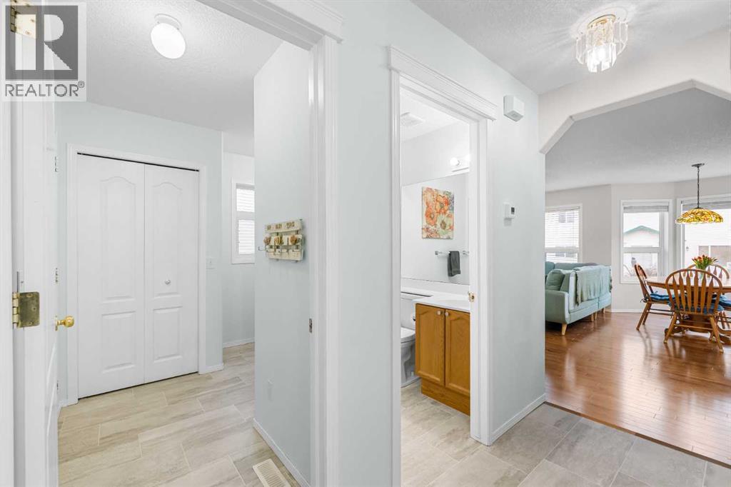 62 Canoe Circle Sw, Airdrie, Alberta  T4B 2L6 - Photo 13 - A2271935