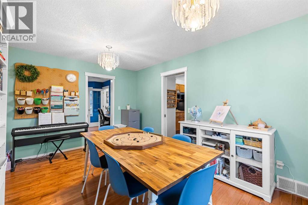 62 Canoe Circle Sw, Airdrie, Alberta  T4B 2L6 - Photo 10 - A2271935