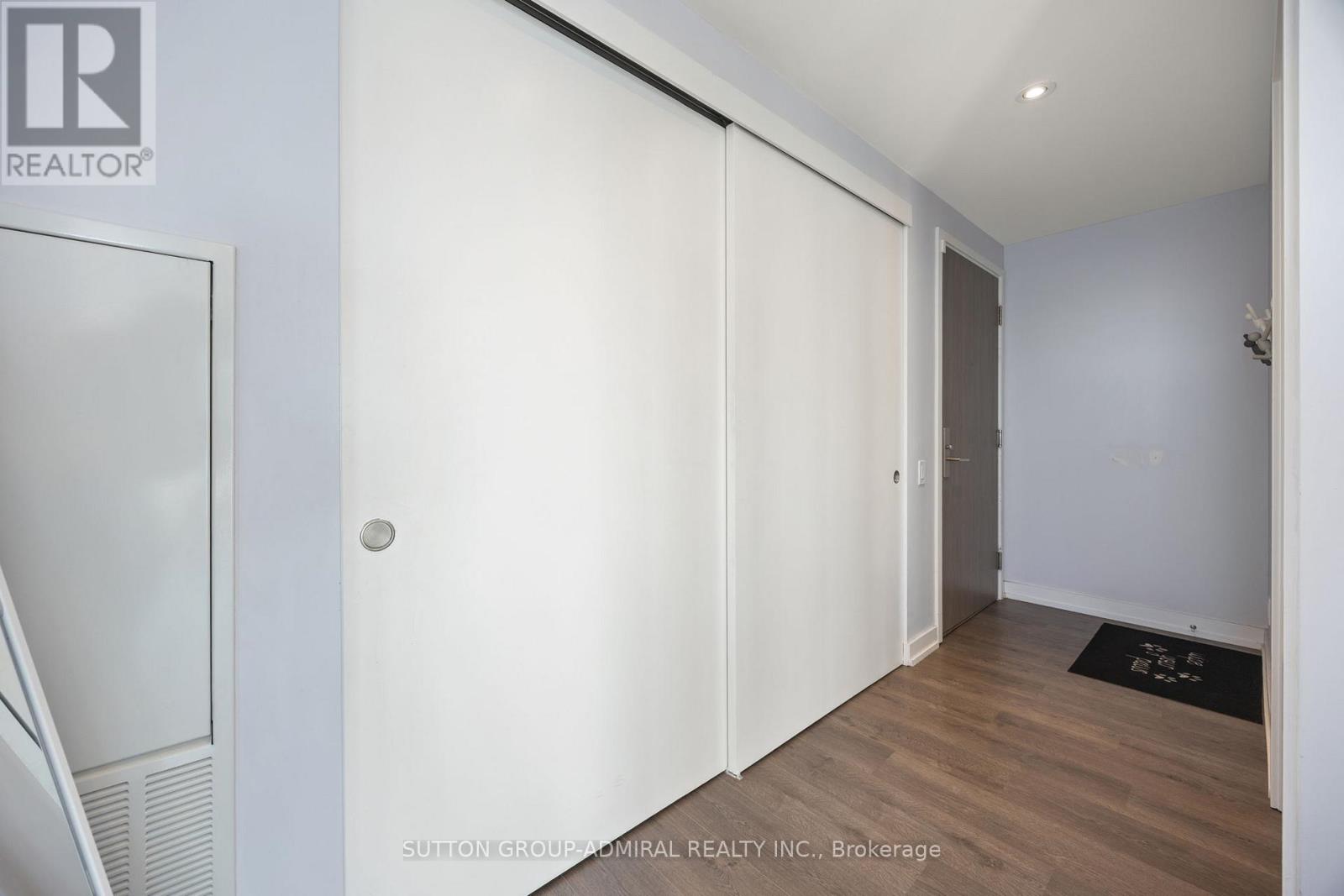 3309 - 161 Roehampton Avenue, Toronto, Ontario  M4P 0C8 - Photo 3 - C12580086