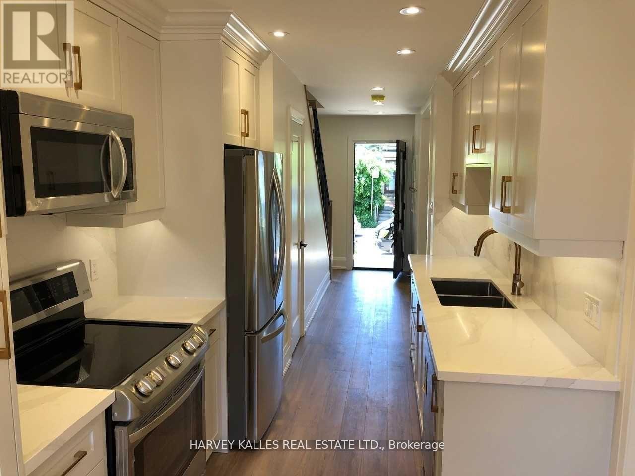 343 Winona Drive, Toronto, Ontario  M6C 3T2 - Photo 4 - C12580144