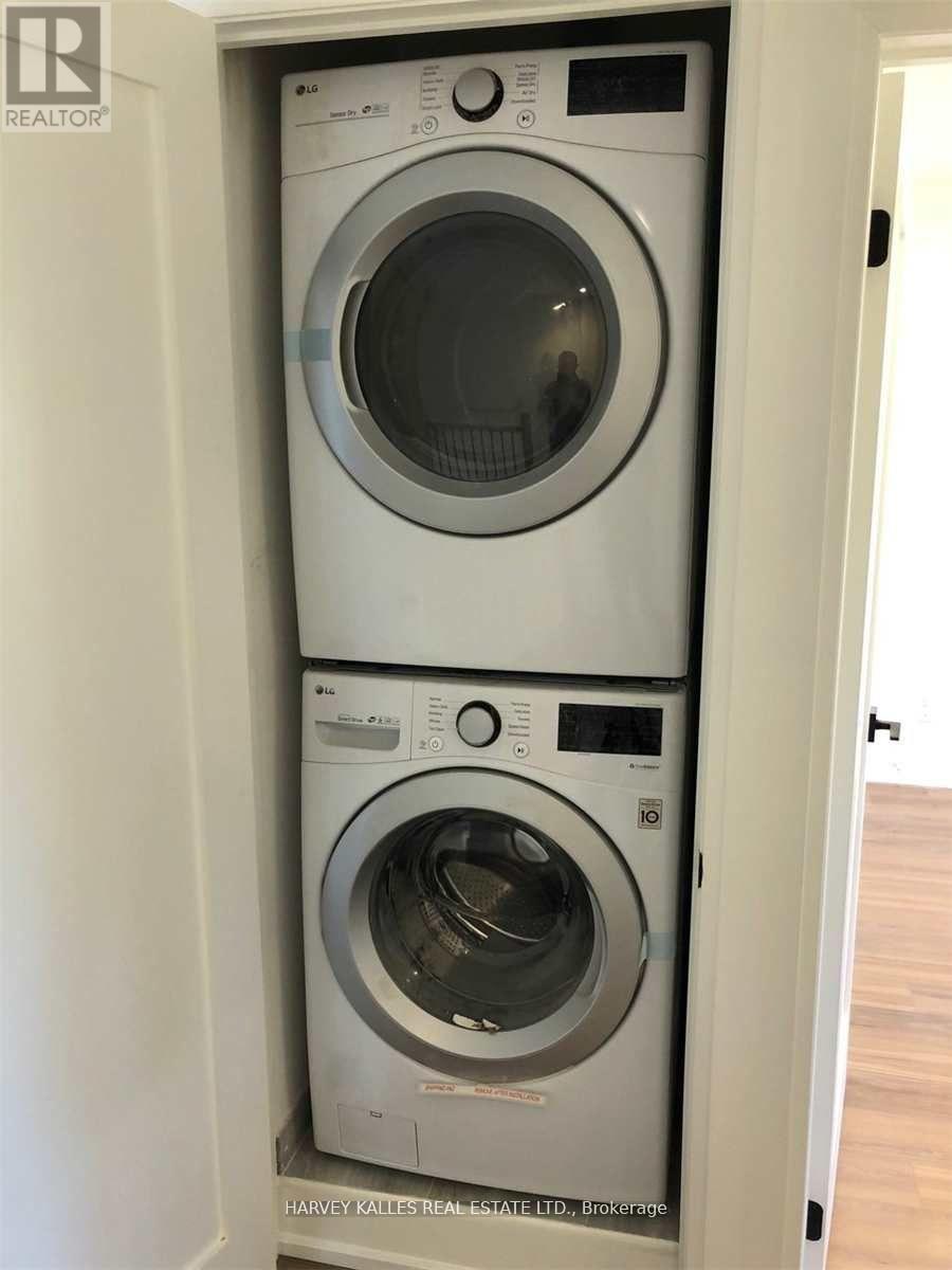 343 Winona Drive, Toronto, Ontario  M6C 3T2 - Photo 7 - C12580144