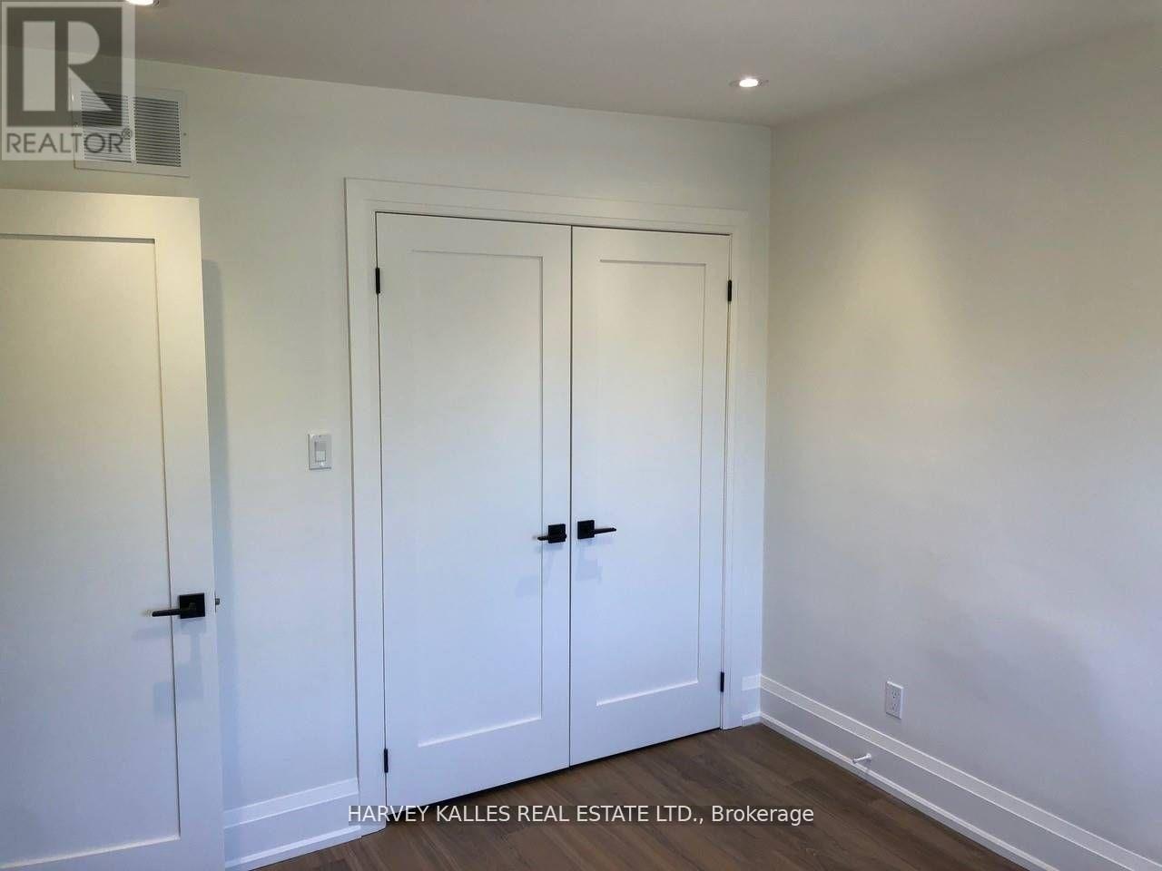 343 Winona Drive, Toronto, Ontario  M6C 3T2 - Photo 9 - C12580144