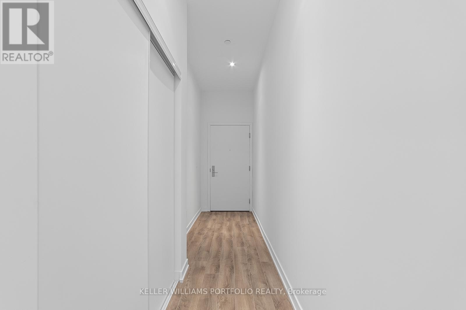 407 - 20 Edward Street, Toronto, Ontario  M5G 0C5 - Photo 3 - C12580200