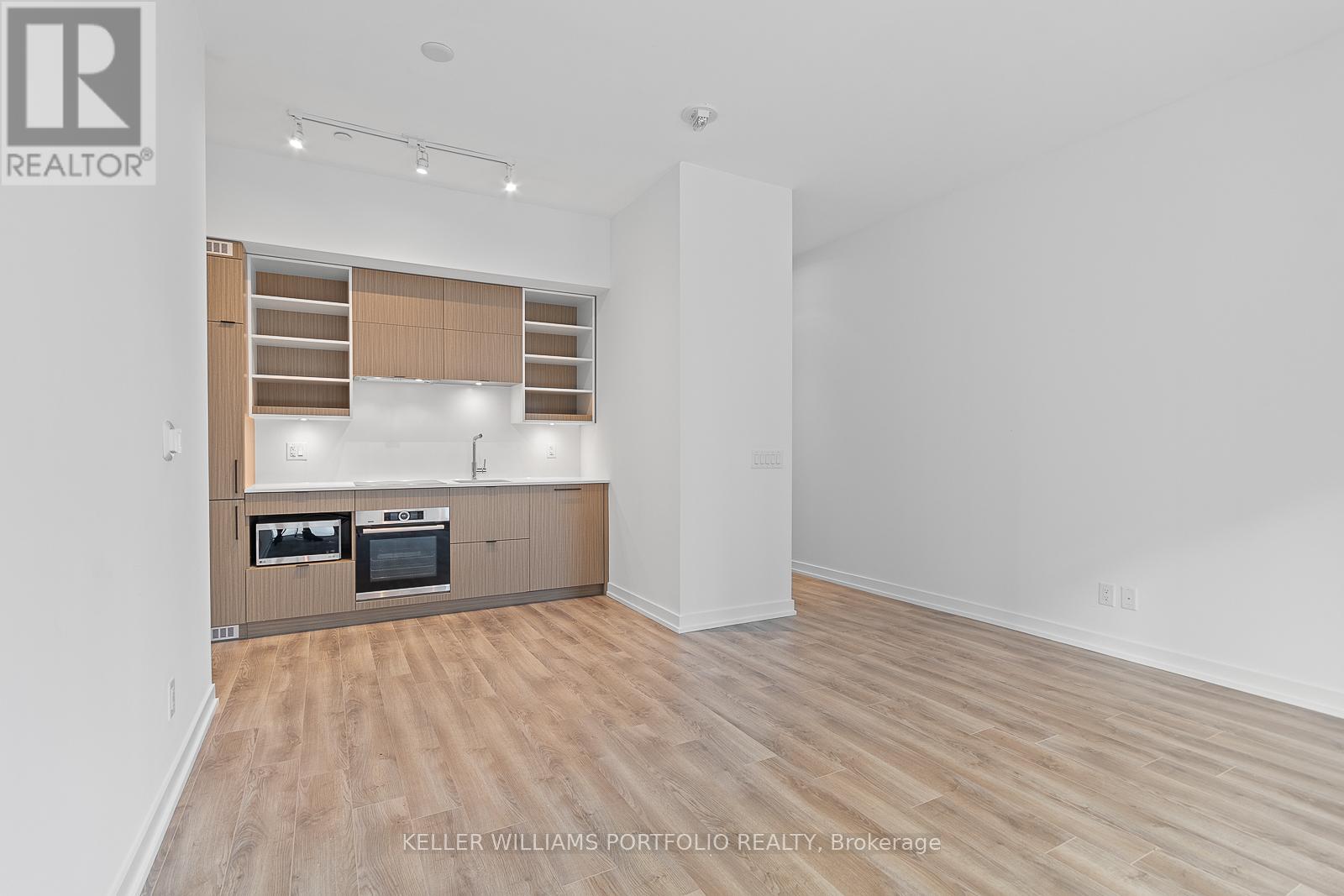 407 - 20 Edward Street, Toronto, Ontario  M5G 0C5 - Photo 7 - C12580200