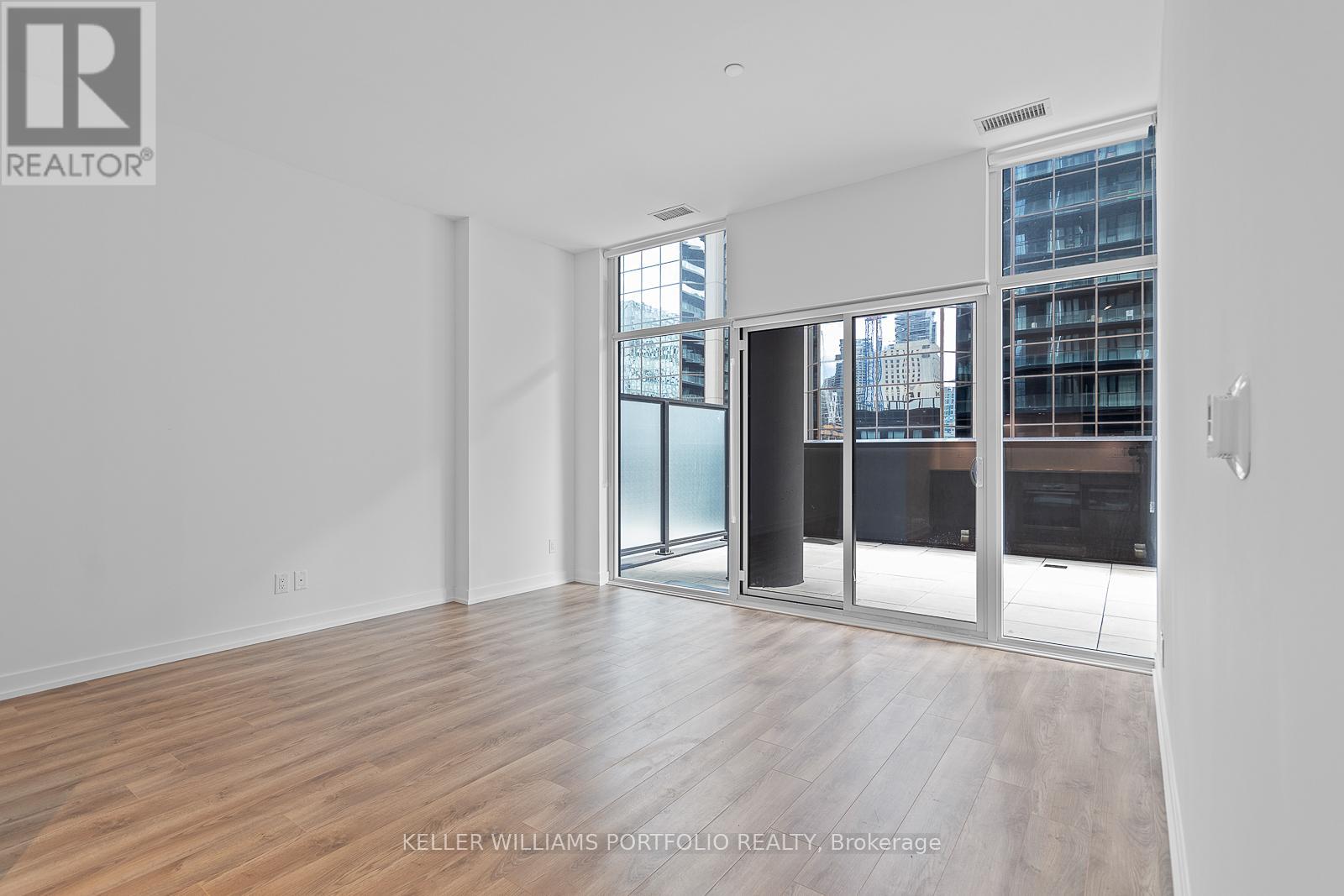 407 - 20 Edward Street, Toronto, Ontario  M5G 0C5 - Photo 8 - C12580200