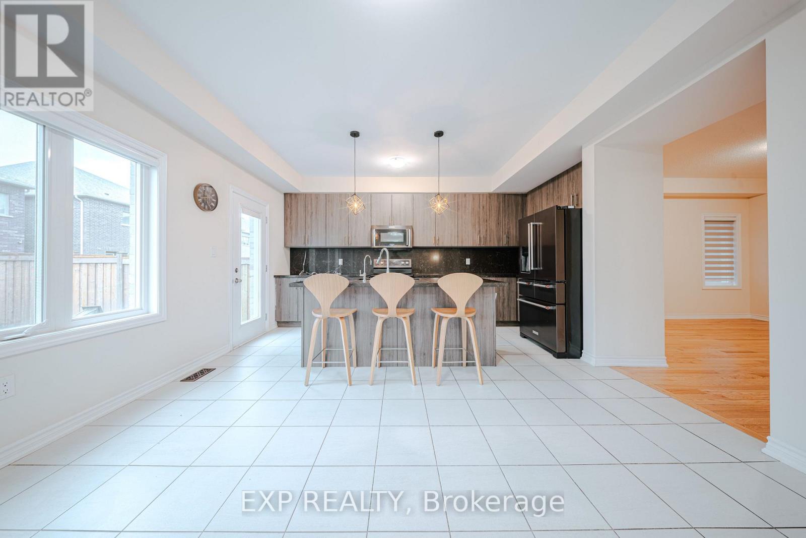 212 Ronald Guscott Street, Oshawa, Ontario  L1K 3G3 - Photo 6 - E12580096