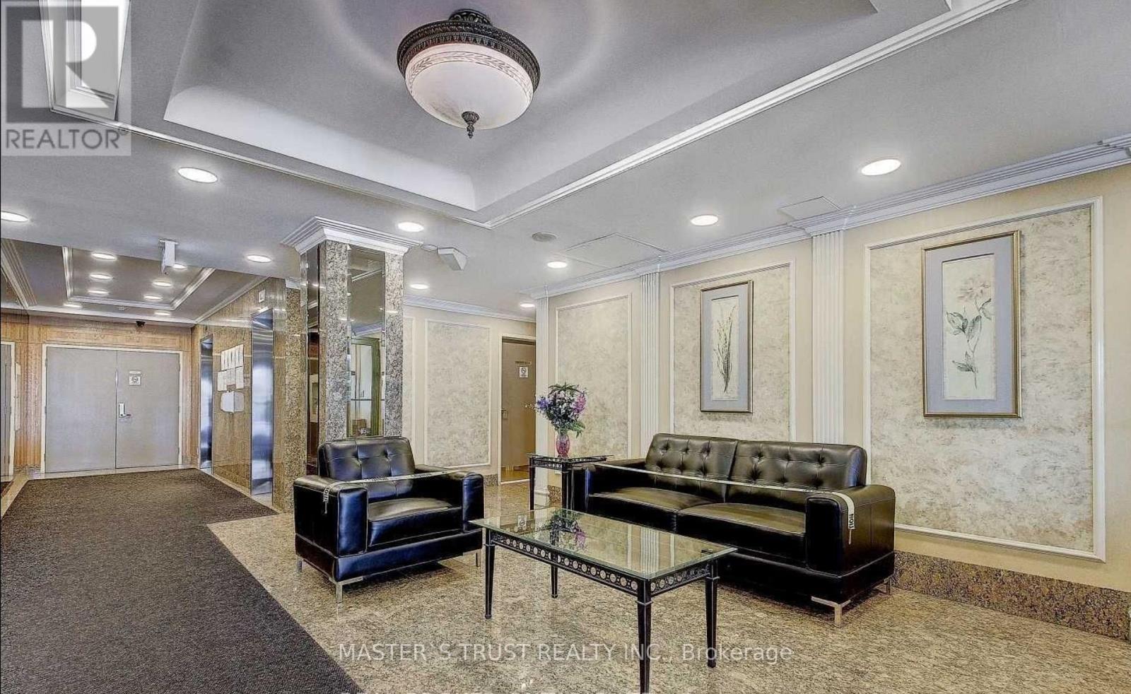 1001 - 135 Pond Drive, Markham, Ontario  L3T 7V6 - Photo 3 - N12580134