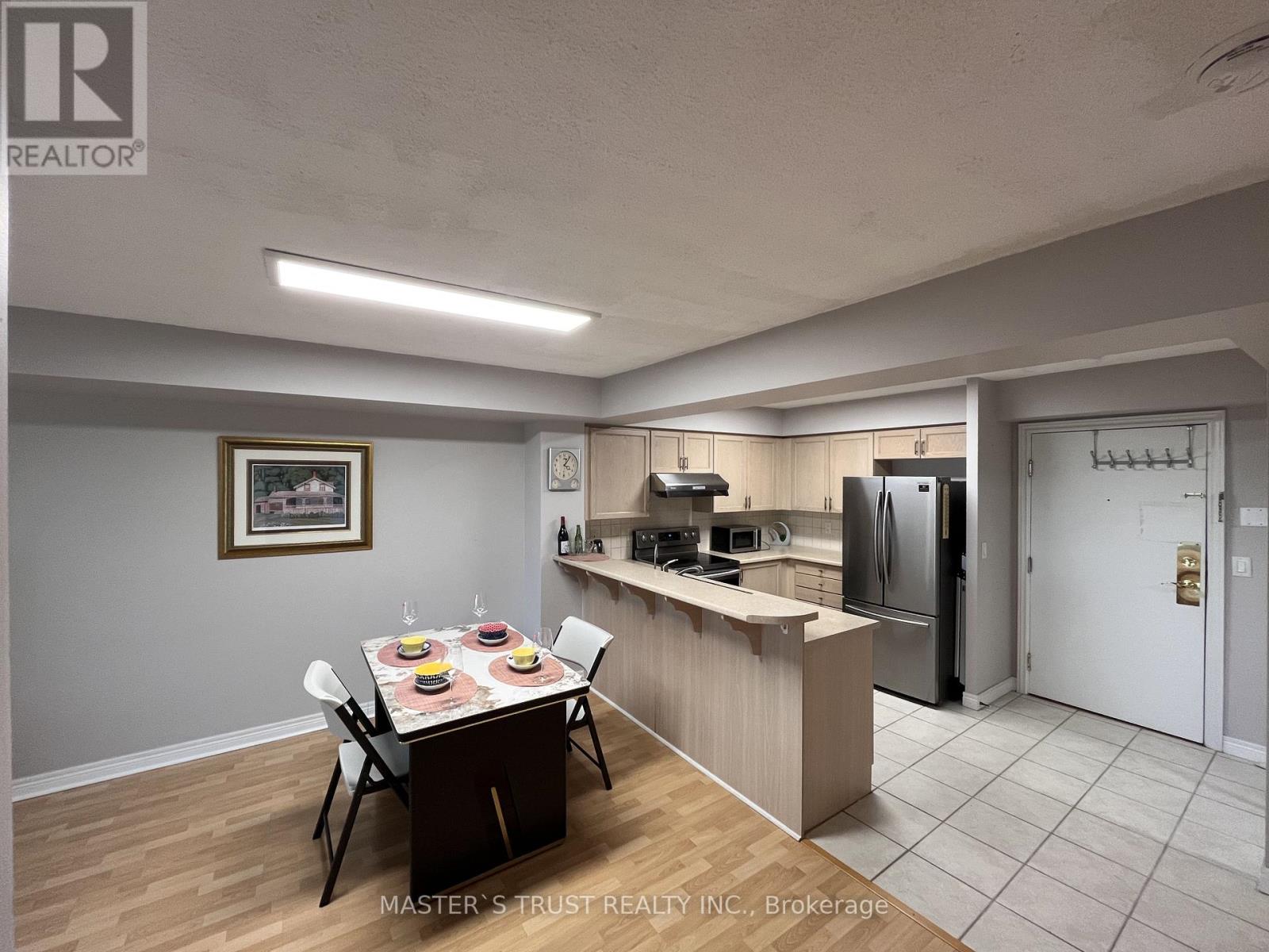 1001 - 135 Pond Drive, Markham, Ontario  L3T 7V6 - Photo 5 - N12580134