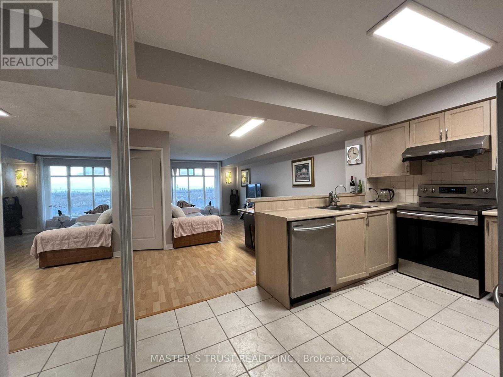 1001 - 135 Pond Drive, Markham, Ontario  L3T 7V6 - Photo 6 - N12580134