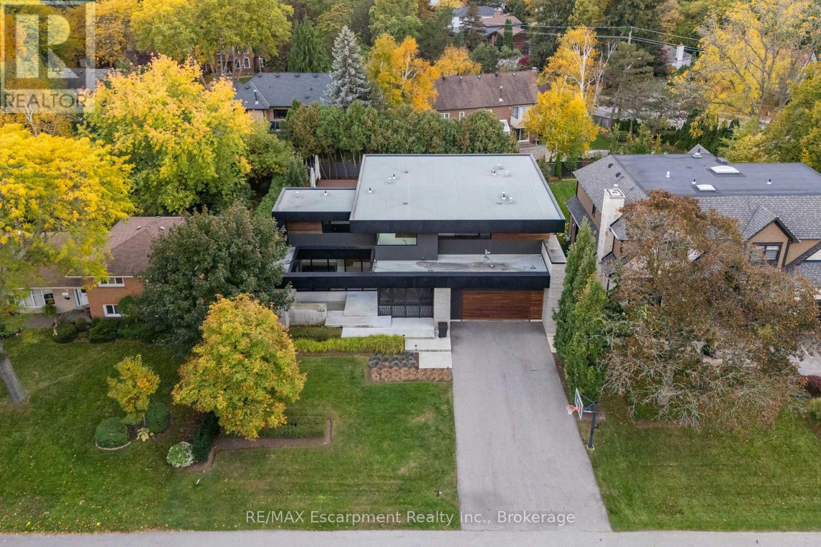 144 Sparling Court, Oakville, Ontario  L6K 2J7 - Photo 12 - W12497896