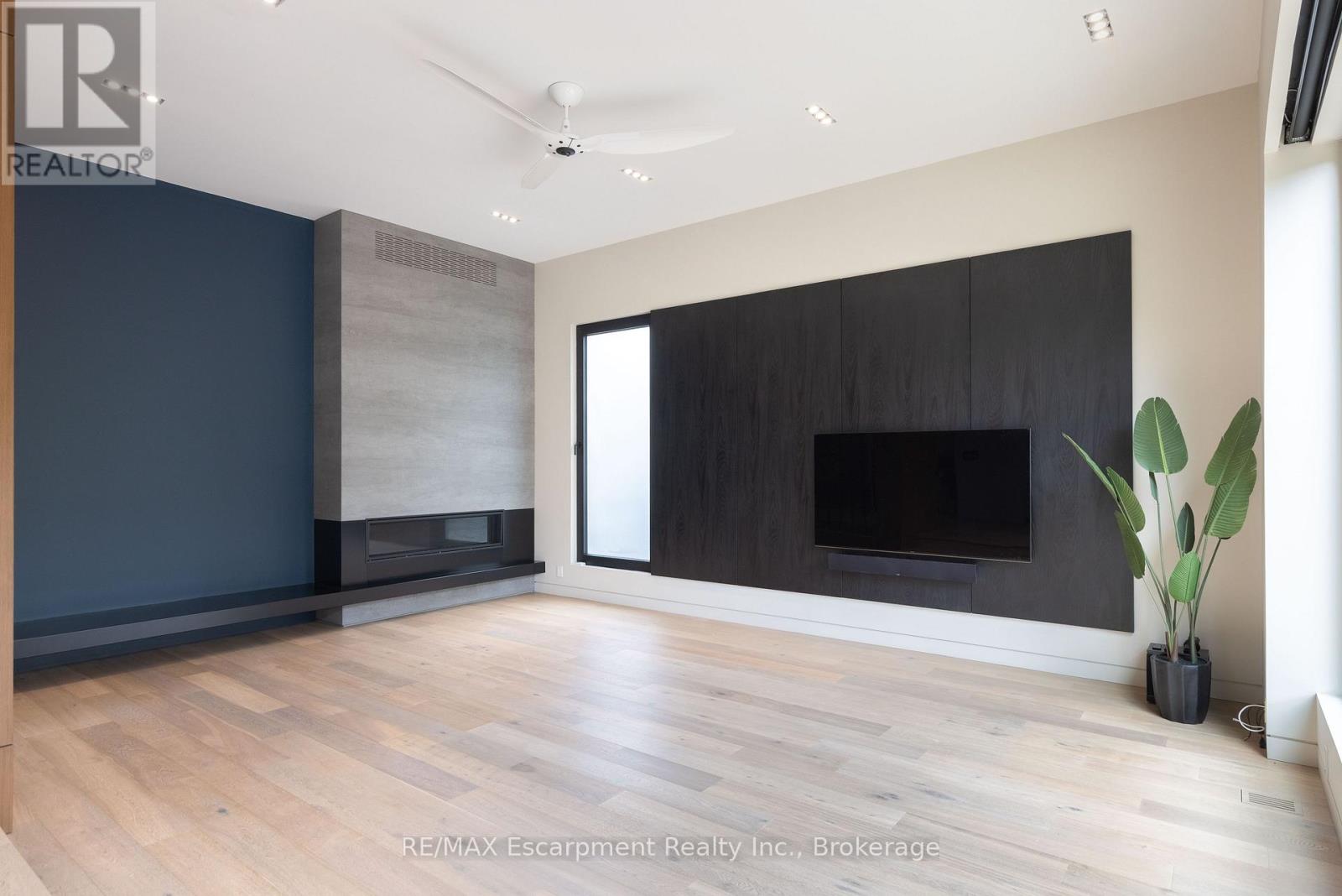 144 Sparling Court, Oakville, Ontario  L6K 2J7 - Photo 25 - W12497896