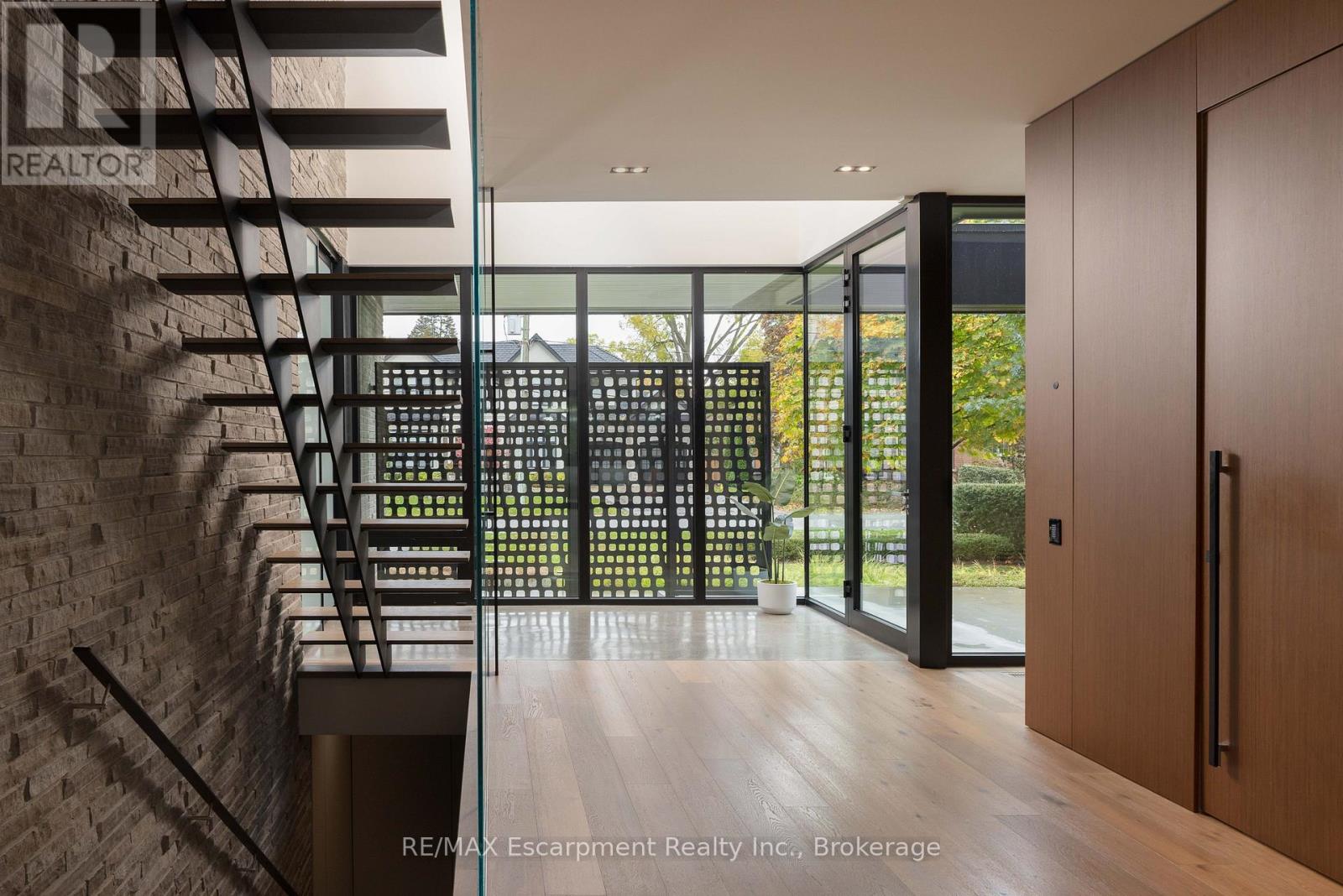 144 Sparling Court, Oakville, Ontario  L6K 2J7 - Photo 13 - W12497896