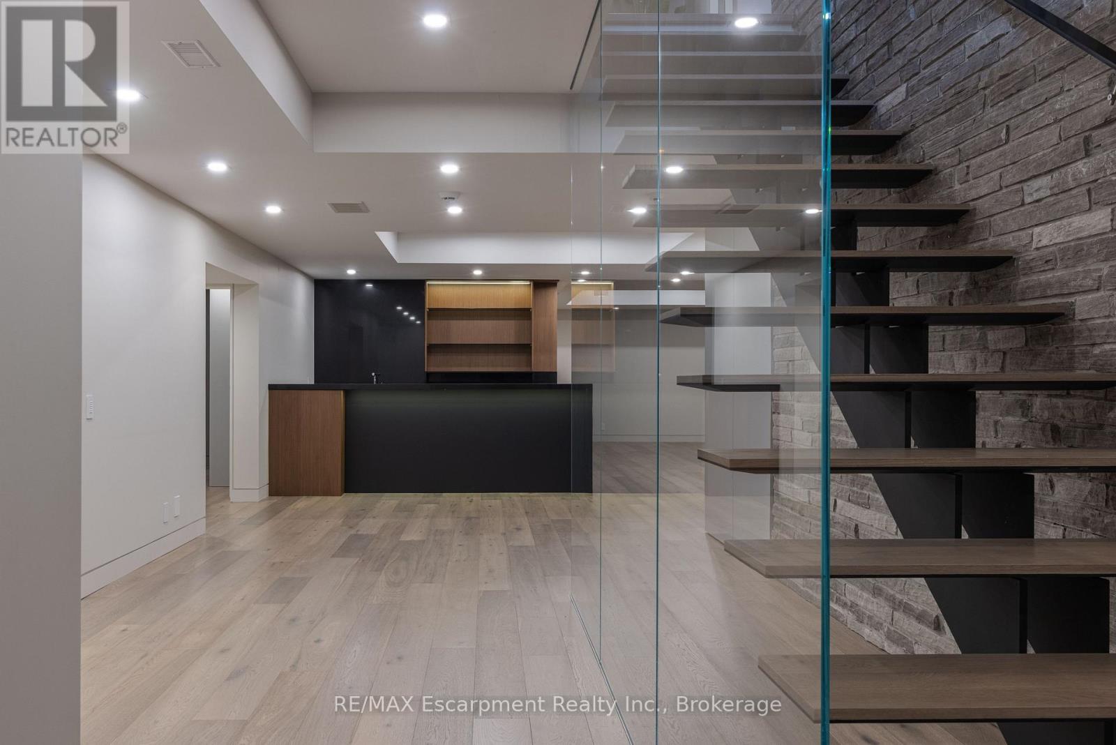 144 Sparling Court, Oakville, Ontario  L6K 2J7 - Photo 39 - W12497896