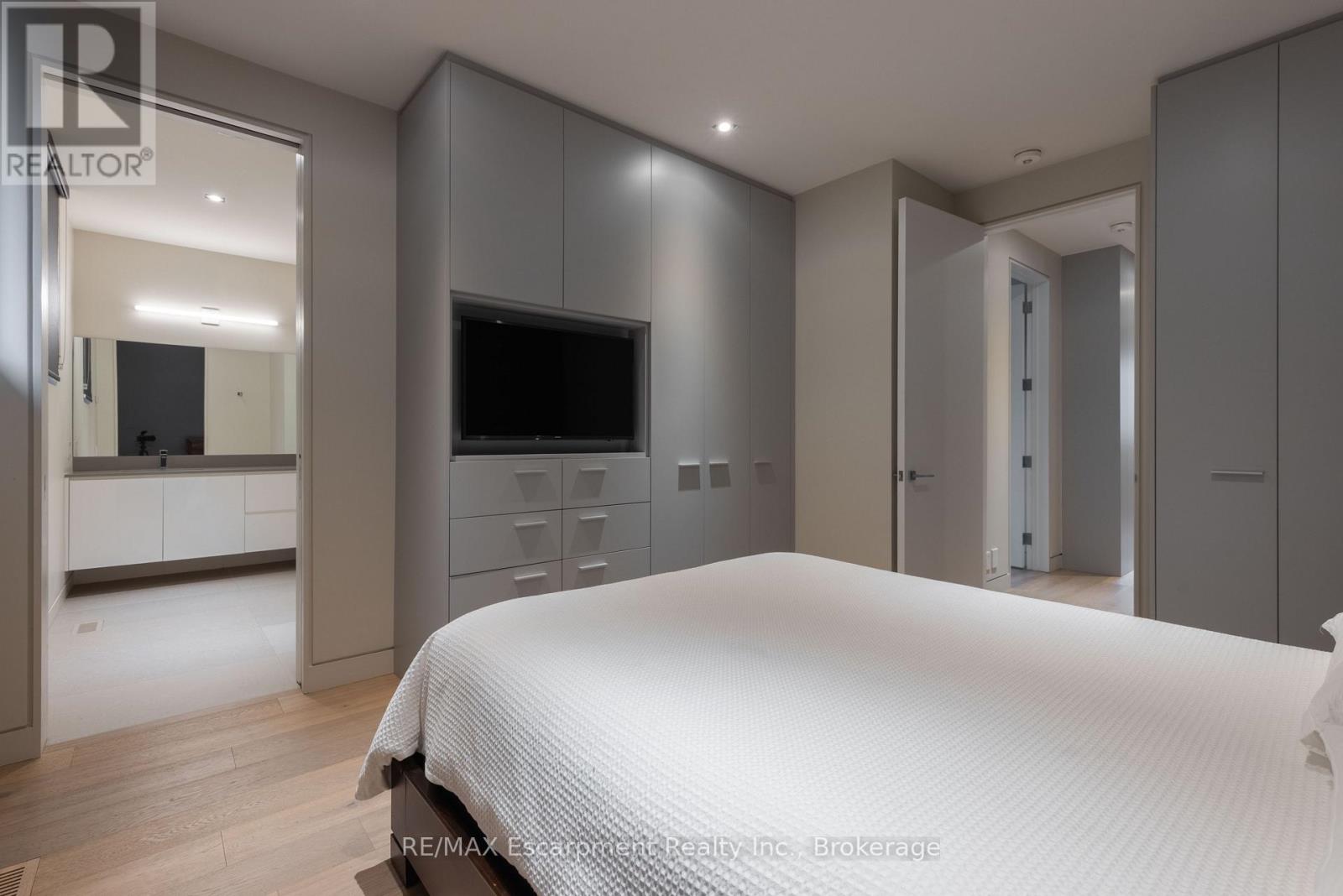 144 Sparling Court, Oakville, Ontario  L6K 2J7 - Photo 37 - W12497896