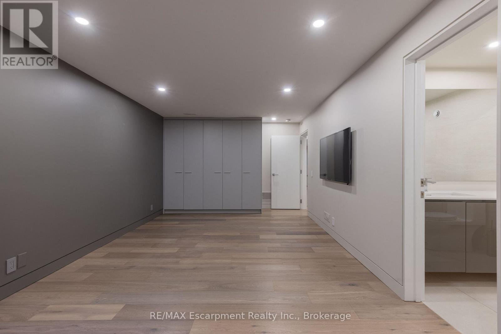 144 Sparling Court, Oakville, Ontario  L6K 2J7 - Photo 46 - W12497896