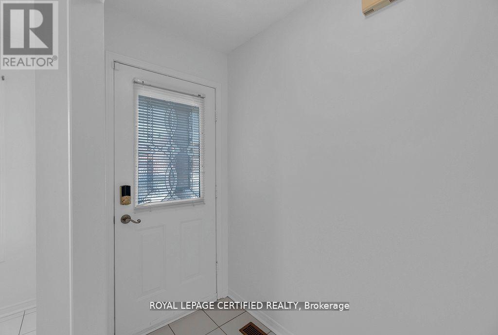 53 Chadwick Street, Brampton, Ontario  L6Y 4Y1 - Photo 5 - W12580116