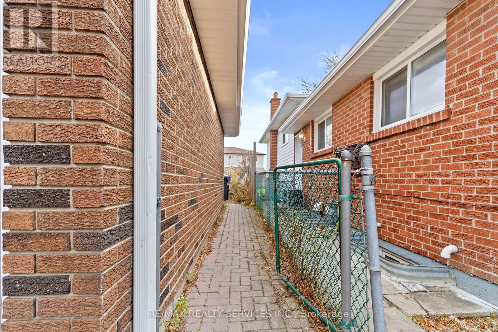 13 Linkdale Road, Brampton, Ontario  L6V 3A1 - Photo 20 - W12580118