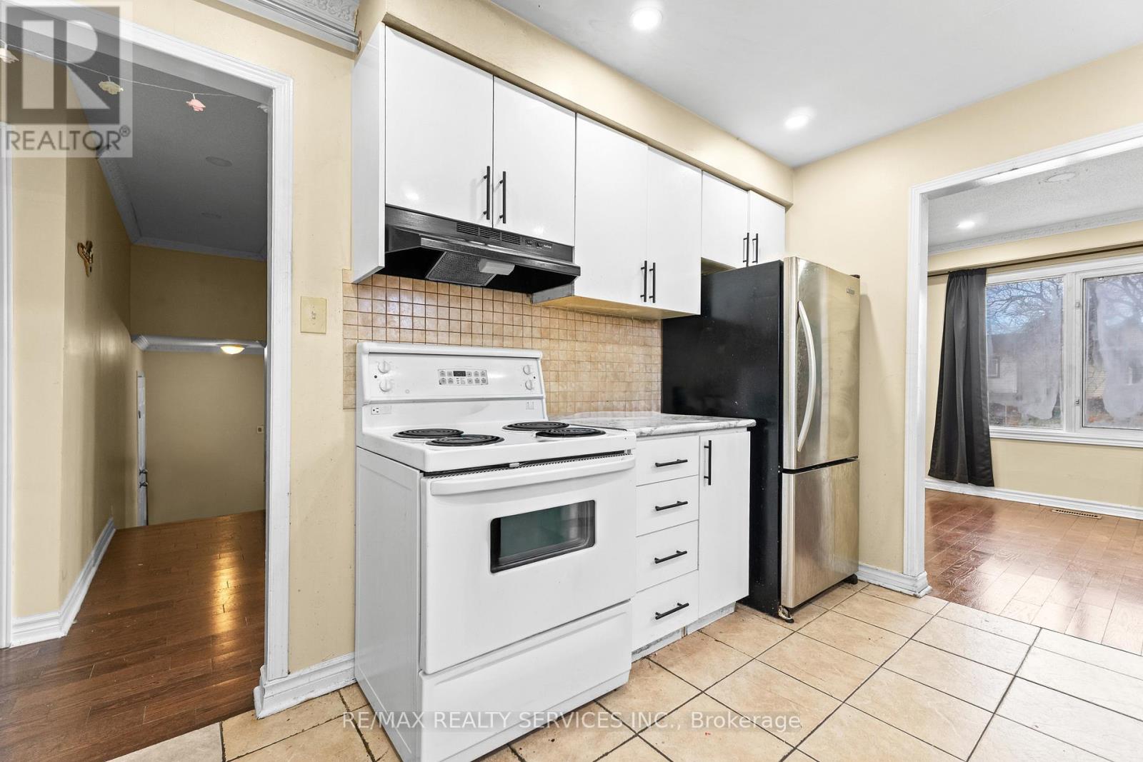 13 Linkdale Road, Brampton, Ontario  L6V 3A1 - Photo 5 - W12580118