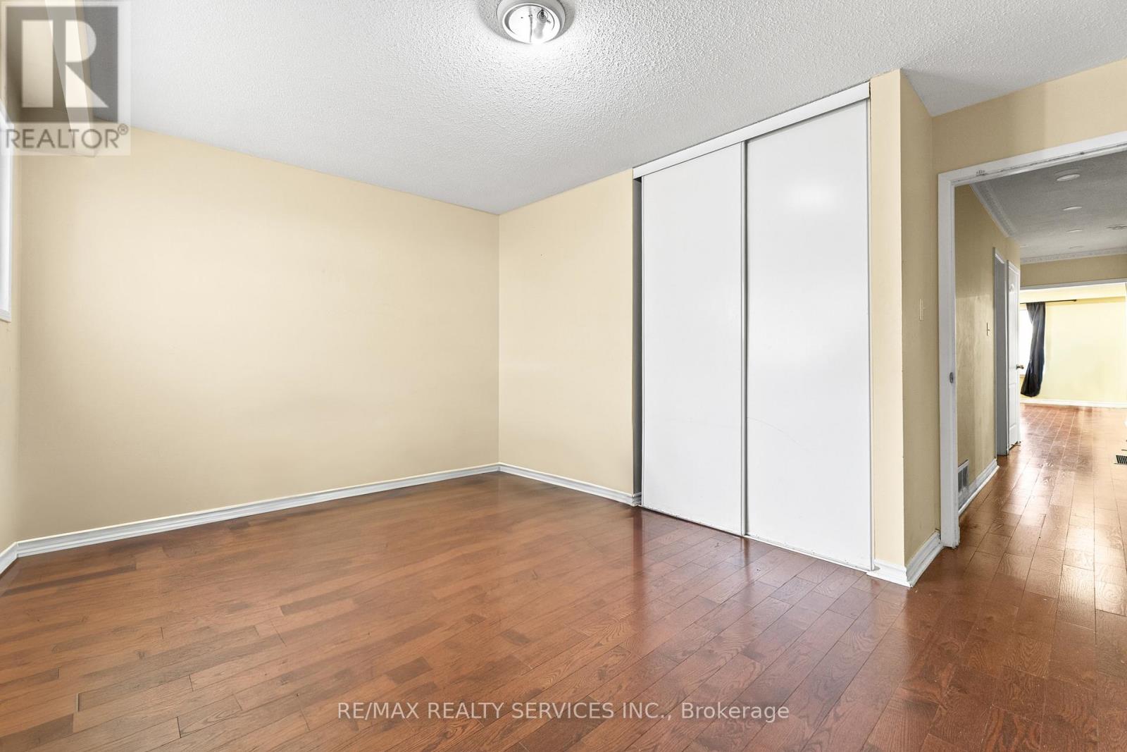 13 Linkdale Road, Brampton, Ontario  L6V 3A1 - Photo 9 - W12580118