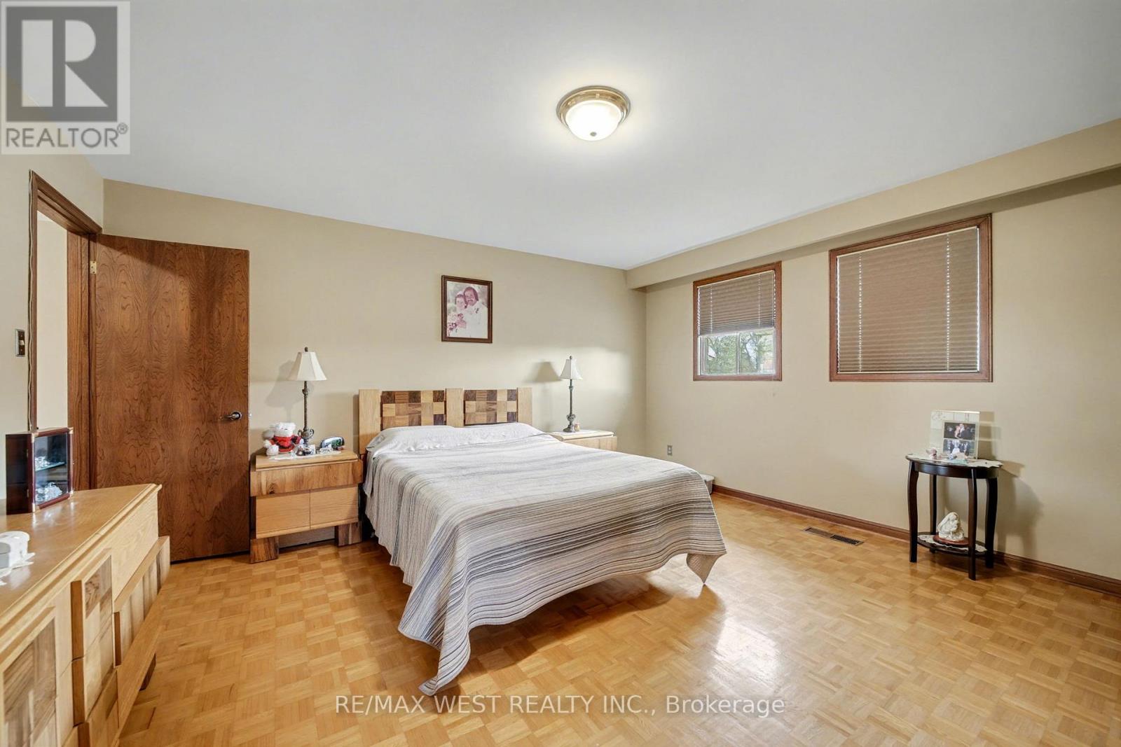 130 Whitfield Avenue, Toronto, Ontario  M9L 1H1 - Photo 10 - W12580150