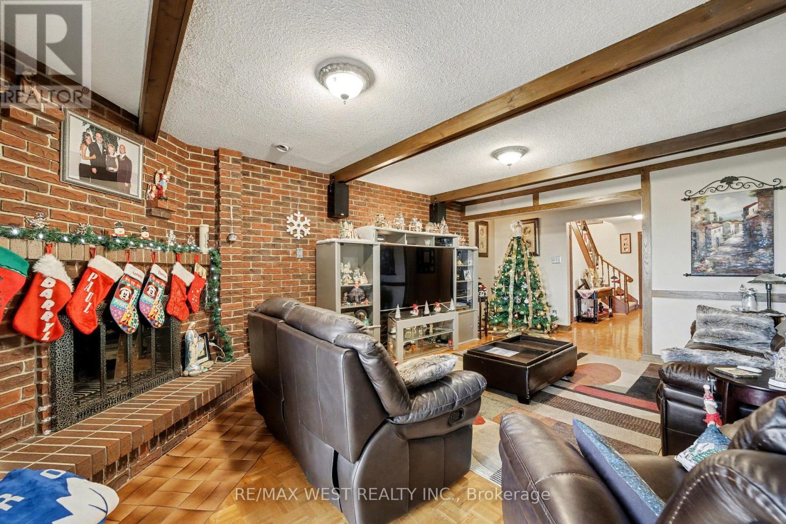 130 Whitfield Avenue, Toronto, Ontario  M9L 1H1 - Photo 5 - W12580150