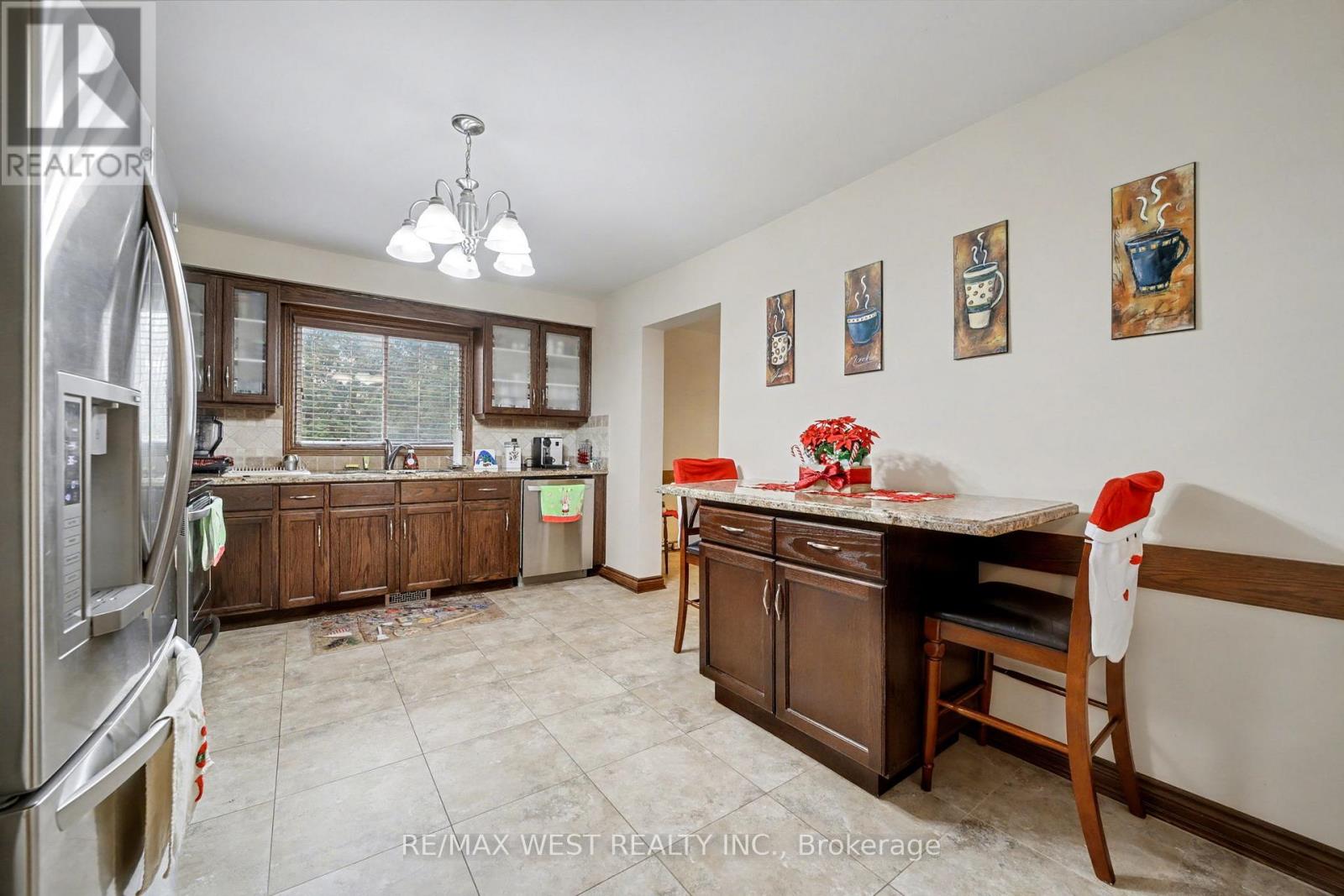 130 Whitfield Avenue, Toronto, Ontario  M9L 1H1 - Photo 7 - W12580150