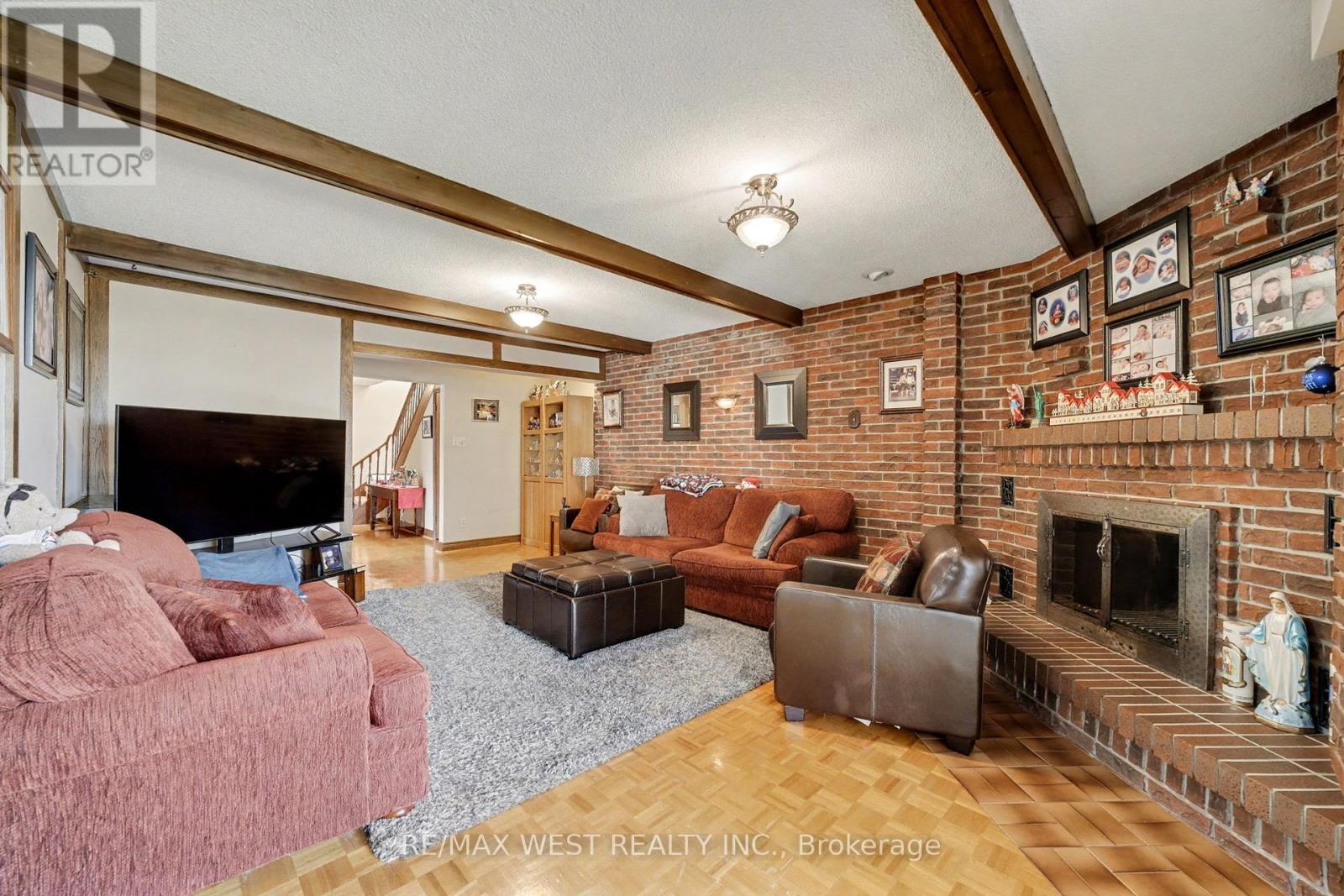 130 Whitfield Avenue, Toronto, Ontario  M9L 1H1 - Photo 8 - W12580150