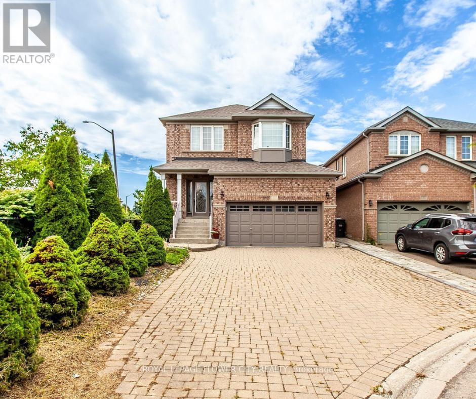 11 OAK GARDENS COURT, Brampton, Ontario