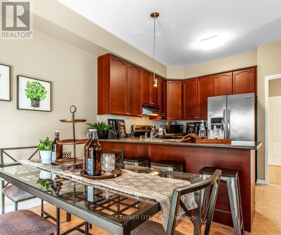 11 Oak Gardens Court, Brampton, Ontario  L6S 0E2 - Photo 3 - W12580162