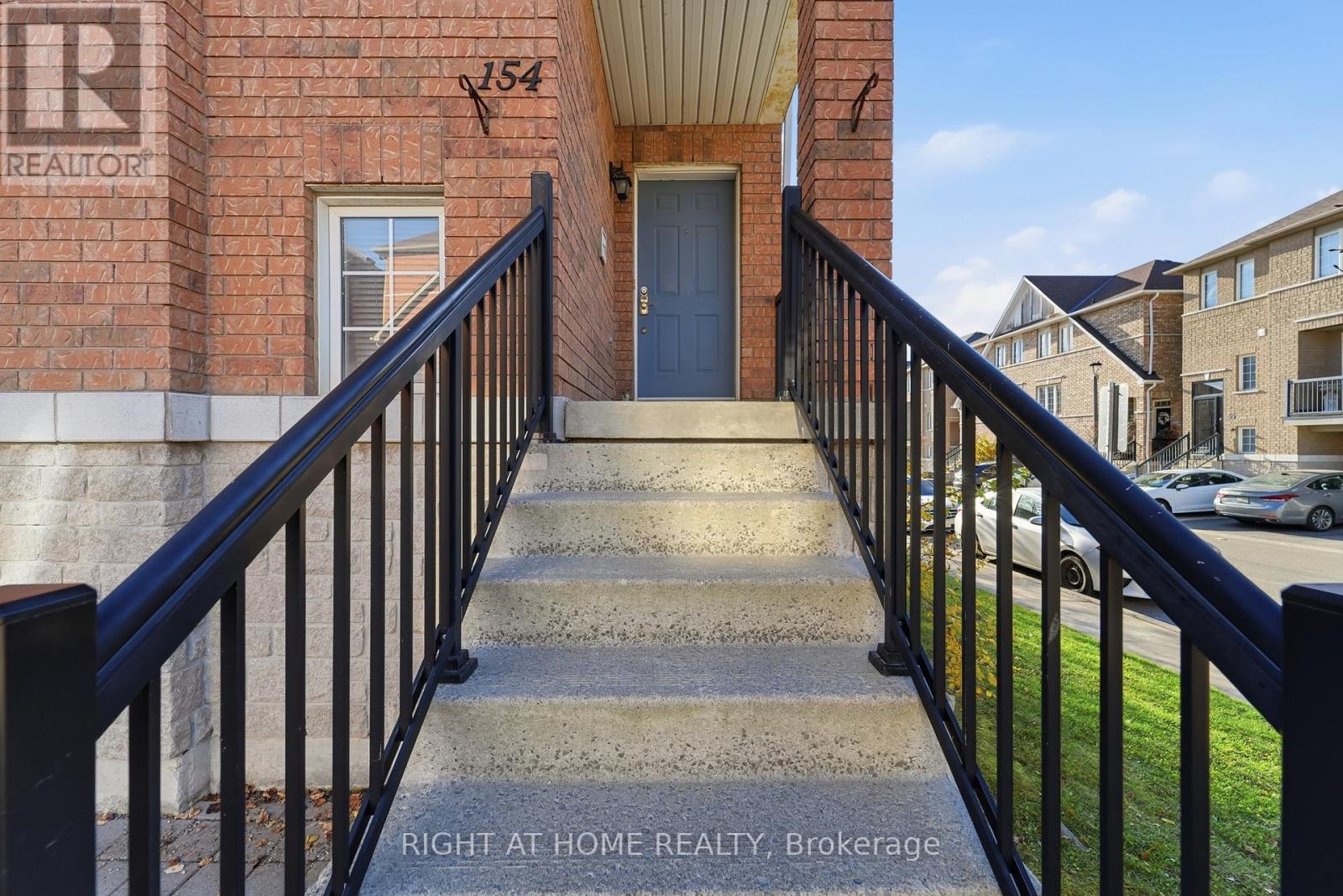 154 - 7155 Magistrate Terrace, Mississauga, Ontario  L5W 1Y9 - Photo 4 - W12580176