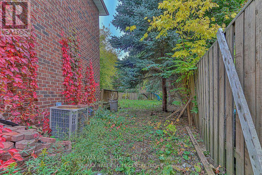 20 Mozart Crescent, Brampton, Ontario  L6Y 2W7 - Photo 10 - W12580210