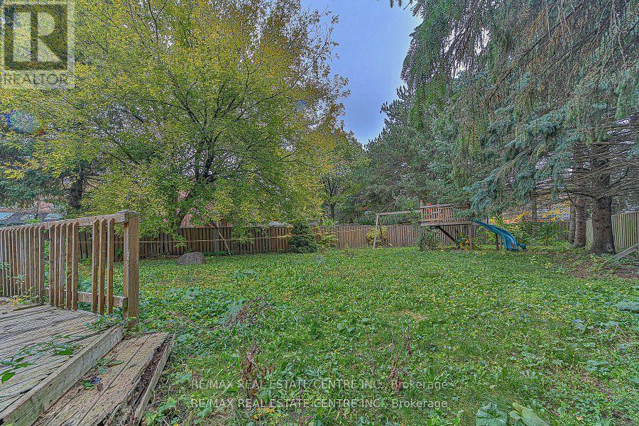 20 Mozart Crescent, Brampton, Ontario  L6Y 2W7 - Photo 11 - W12580210