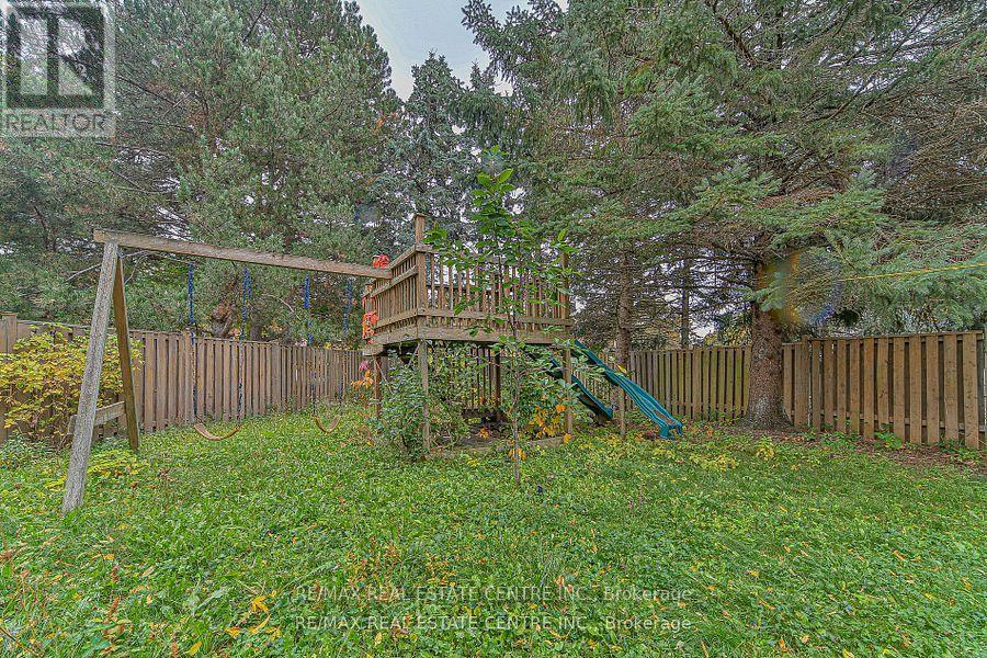 20 Mozart Crescent, Brampton, Ontario  L6Y 2W7 - Photo 7 - W12580210