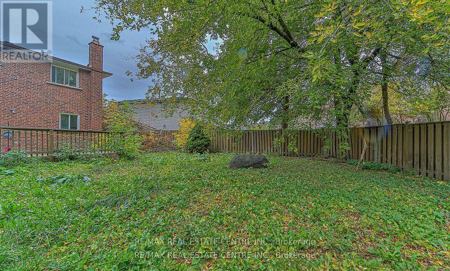 20 Mozart Crescent, Brampton, Ontario  L6Y 2W7 - Photo 8 - W12580210